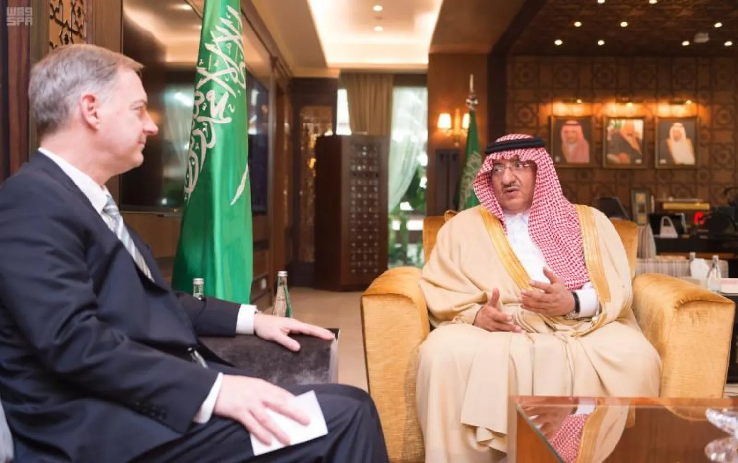 ولي العهد خلال استقباله في الرياض القائم بالاعمال بالسفارة الأميركية (واس)