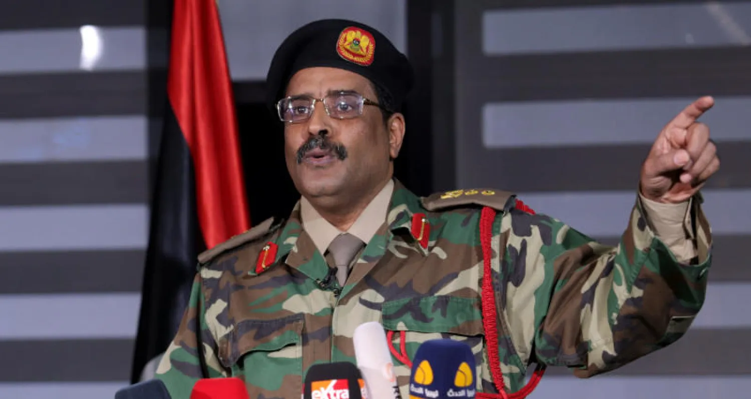 المتحدث باسم الجيش الوطني الليبي أحمد المسماري في مؤتمر صحافي ببنغازي أمس (رويترز)