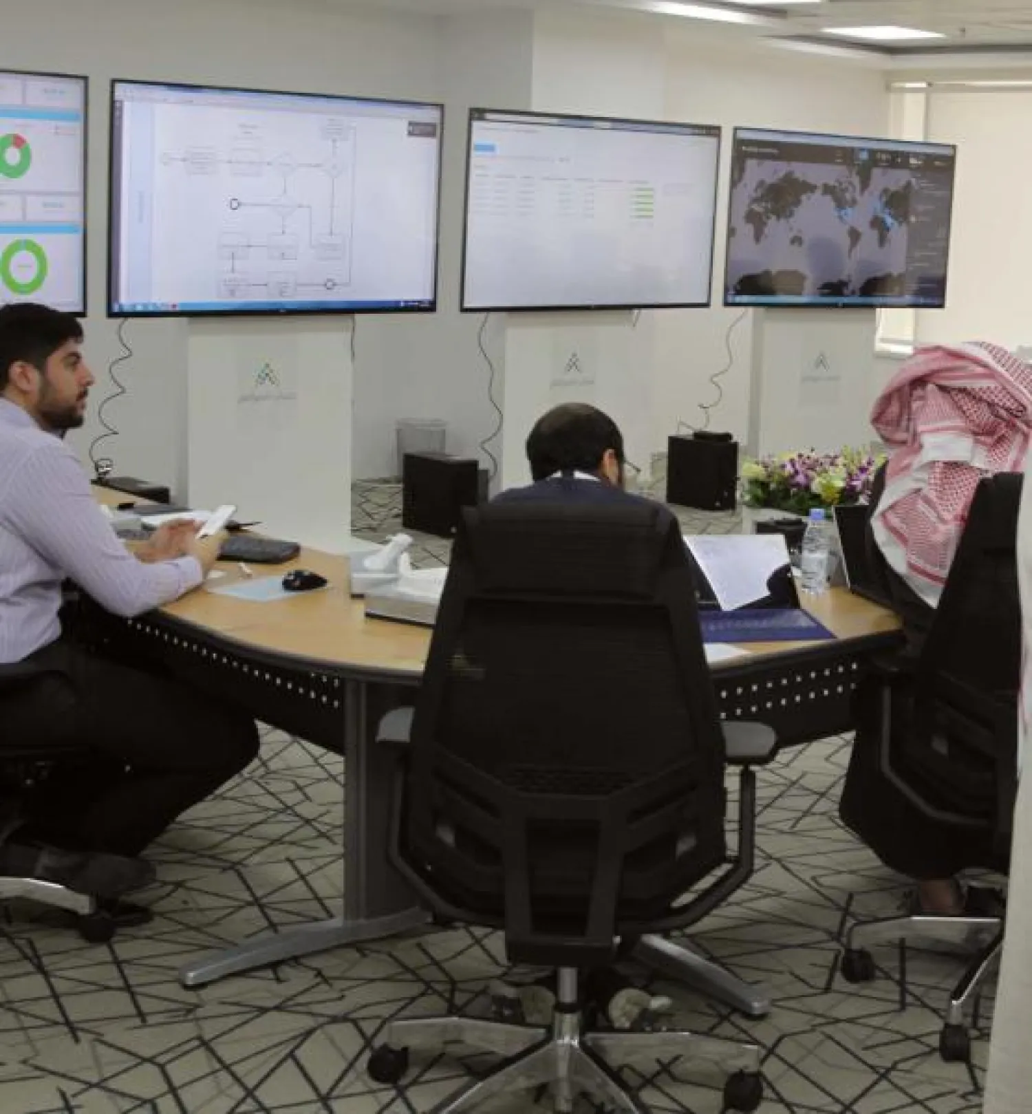 غرفة التحكم والعمليات لحساب المواطن (تصوير: خالد الخميس)