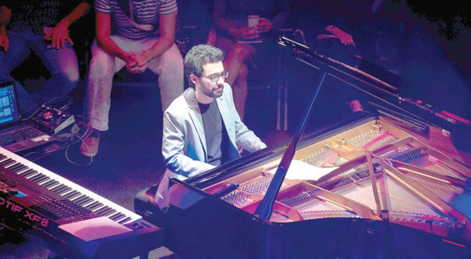 طارق يمني على البيانو