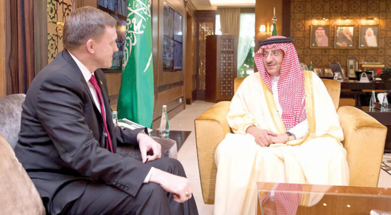 الأمير محمد بن نايف ولي العهد السعودي لدى لقائه مدير وكالة الأمن القومي الأميركي في الرياض (واس)
