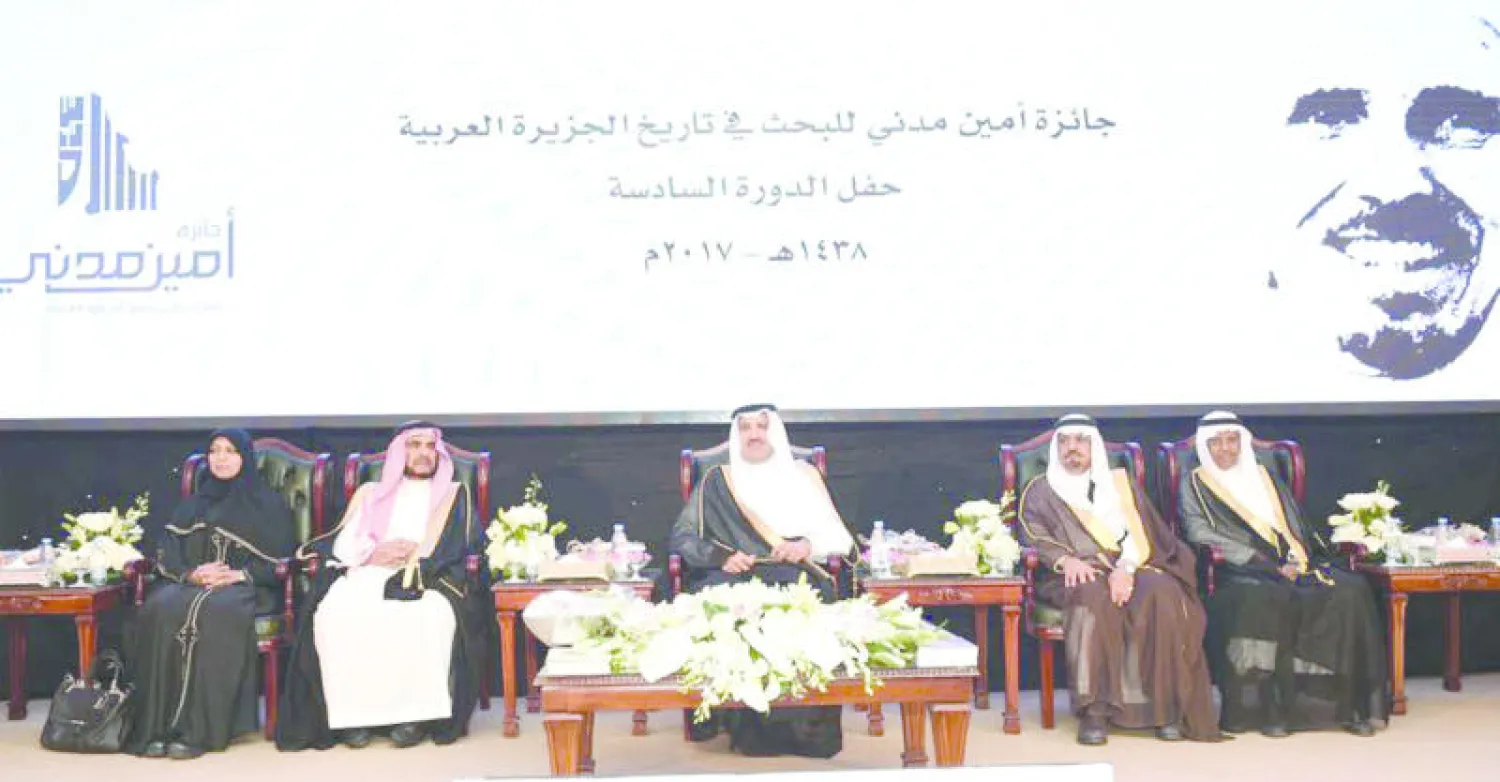 الأمير فيصل بن سلمان خلال حفل التكريم («الشرق الأوسط»)