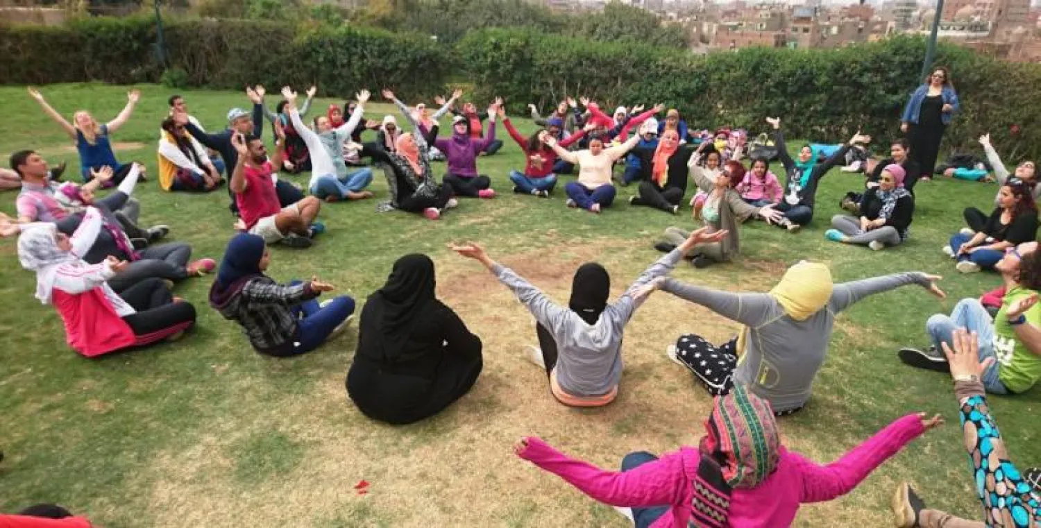 جلسات لـ«يوغا الضحك» بحديقة الأزهر بالقاهرة («الشرق الأوسط»)