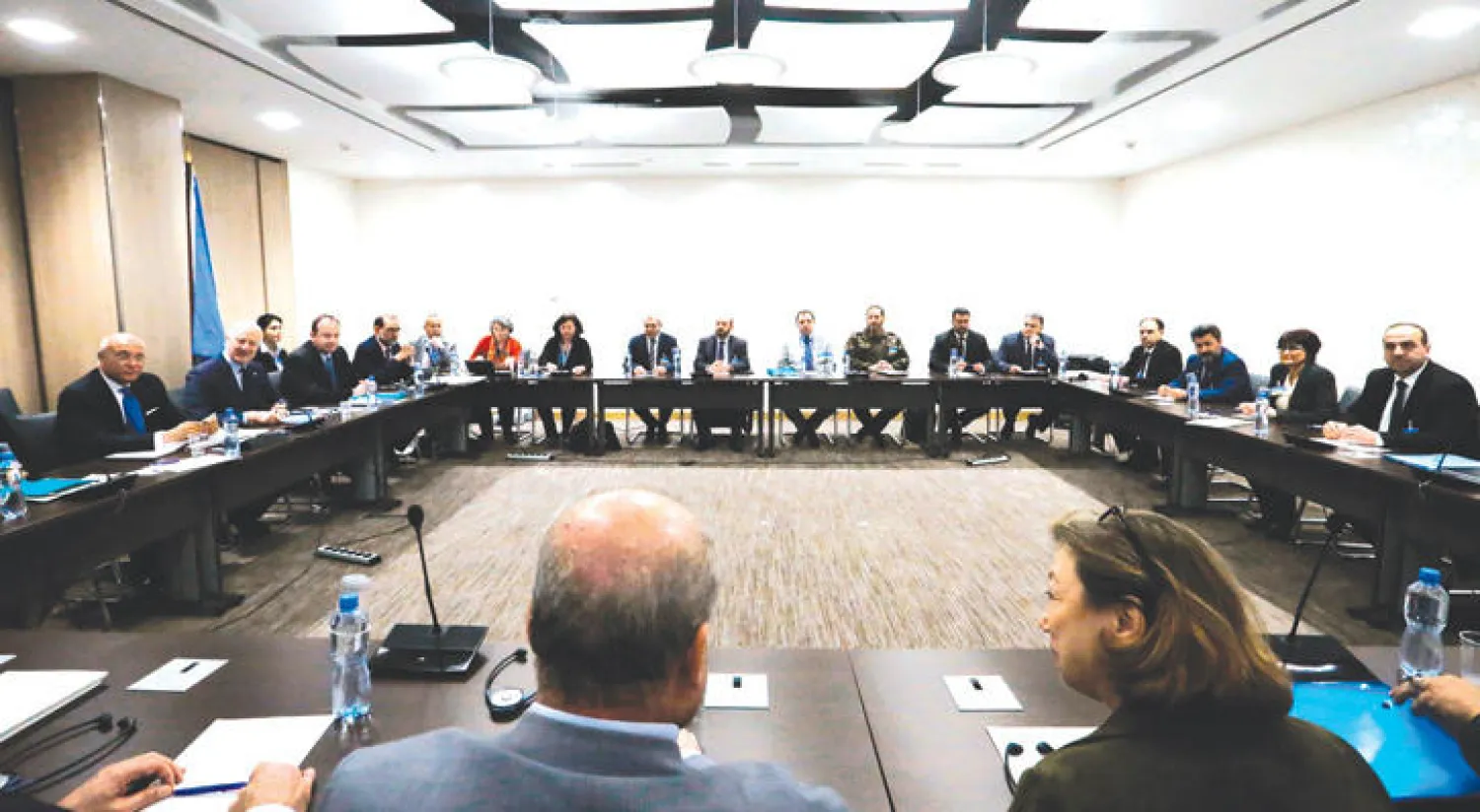 لقطة من جنيف أمس حيث التقى وفد «الهيئة العليا للمفاوضات» بدي ميستورا (أ.ف.ب)