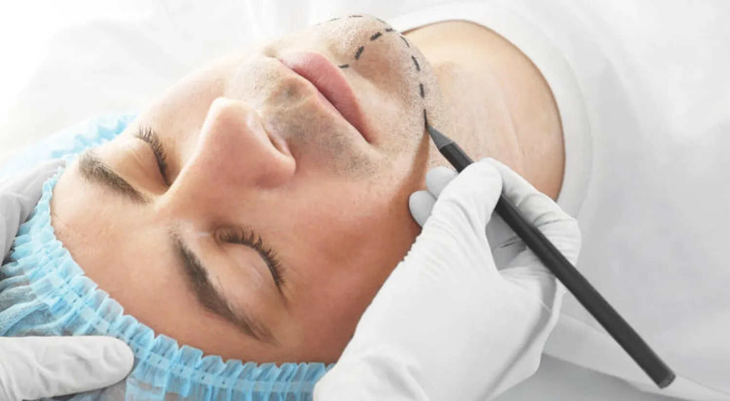 خُمس رجال العرب يقبلون على عمليات التجميل