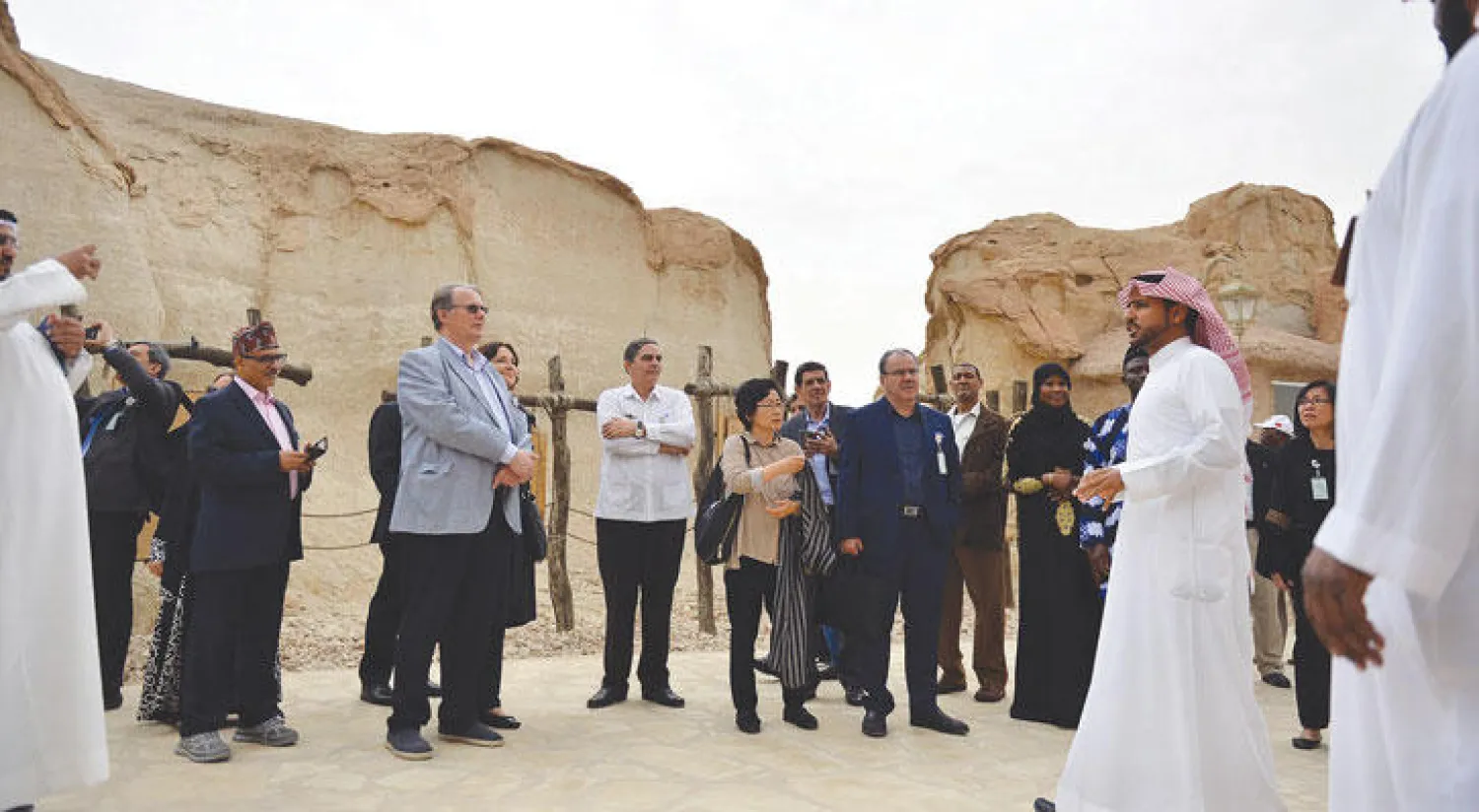 105 دبلوماسي يزورون الأحساء