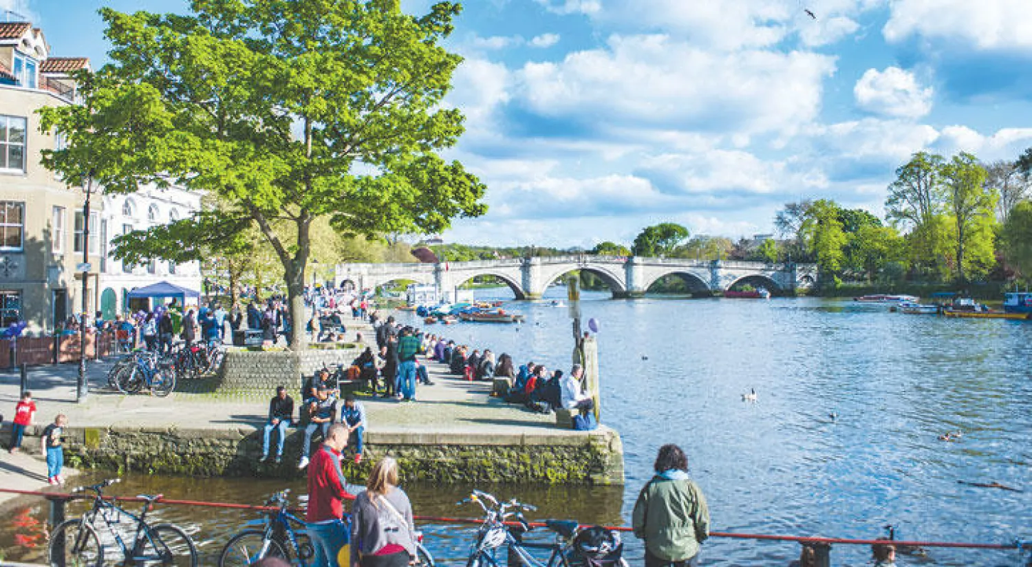 طقس دافئ استغله اللندنيون في منطقة ريتشموند