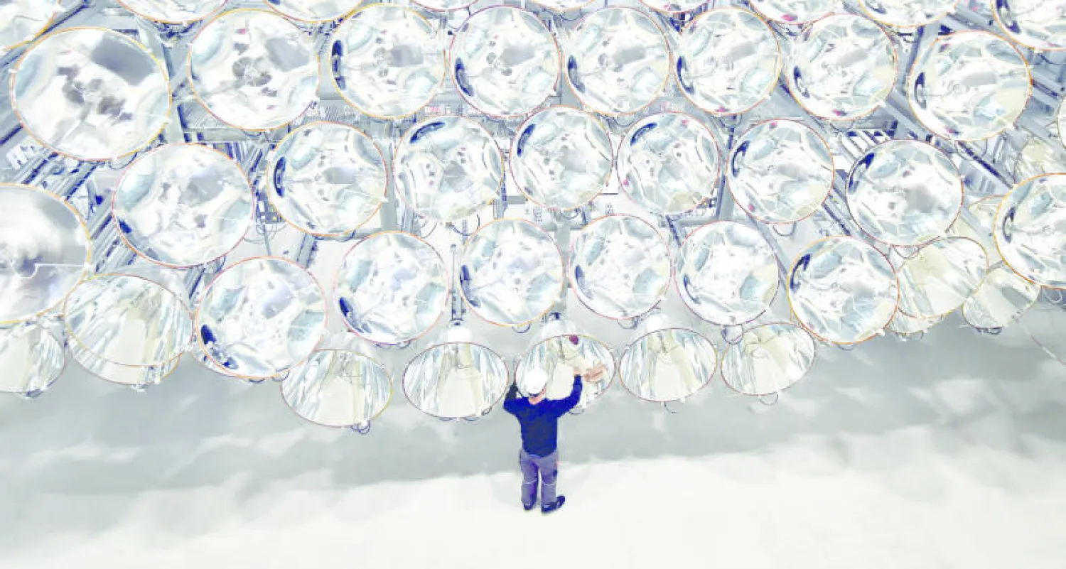 جزء من الشمس الاصطناعية في مركز أبحاث الفضاء الألماني في يوليش في غرب ألمانيا (أ.ب)