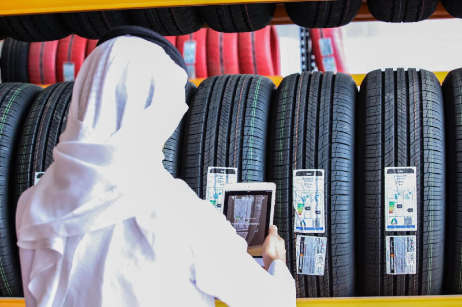 جهات رقابية سعودية تتحقق من مطابقة مواصفات «الإطارت»  بأكثر من 4481 زيارة