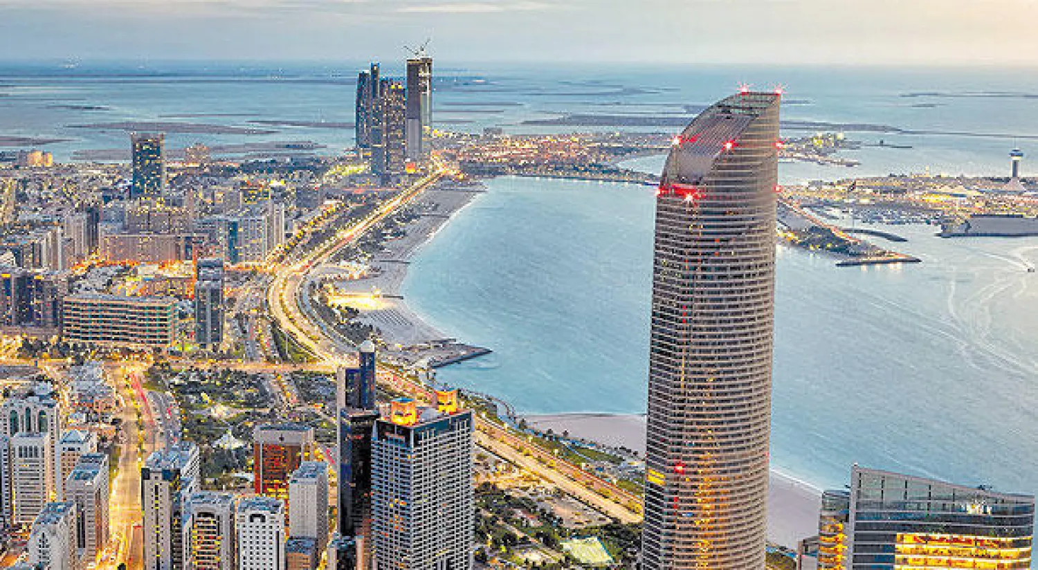 تستضيف أبوظبي على مدى يومين قمة للصناعة والتصنيع