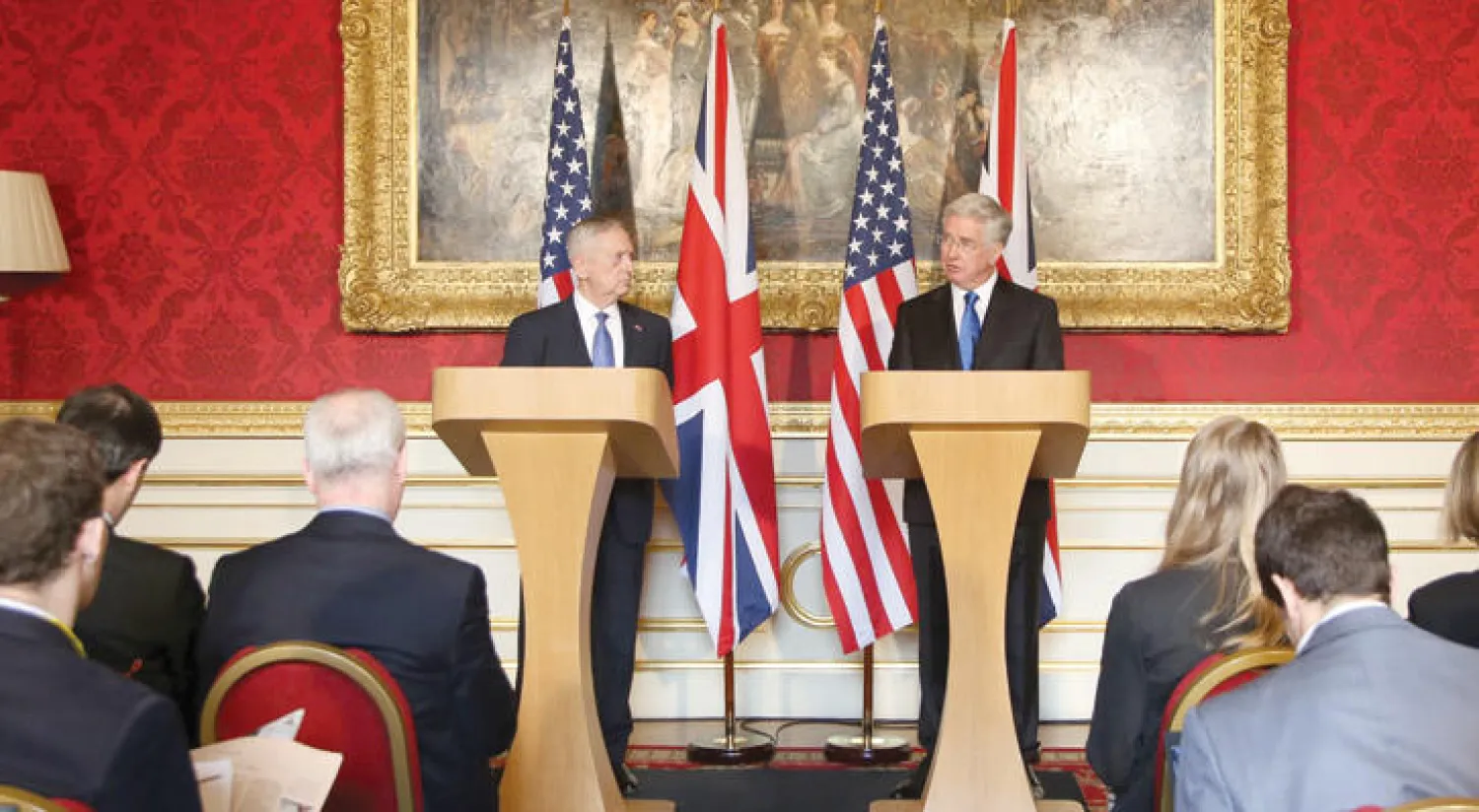 فالون وماتيس خلال مؤتمر صحافي في لندن أمس (إ.ب.أ)