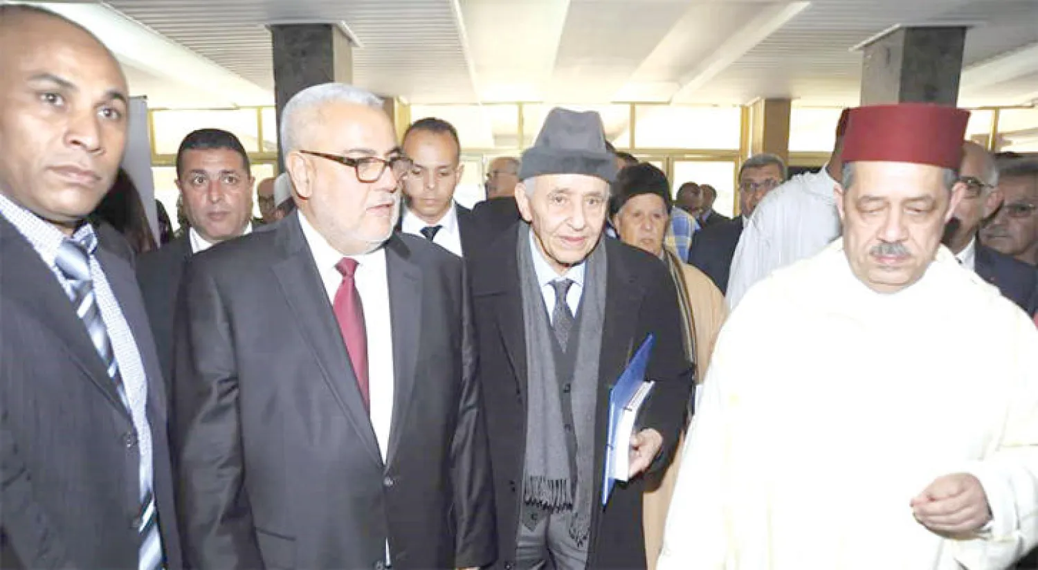 عبد الإله ابن كيران وحميد شباط الأمين العام الحالي لحزب الاستقلال خلال حضورهما حفل تأبين محمد بوستة زعيم حزب الاستقلال («الشرق الأوسط»)