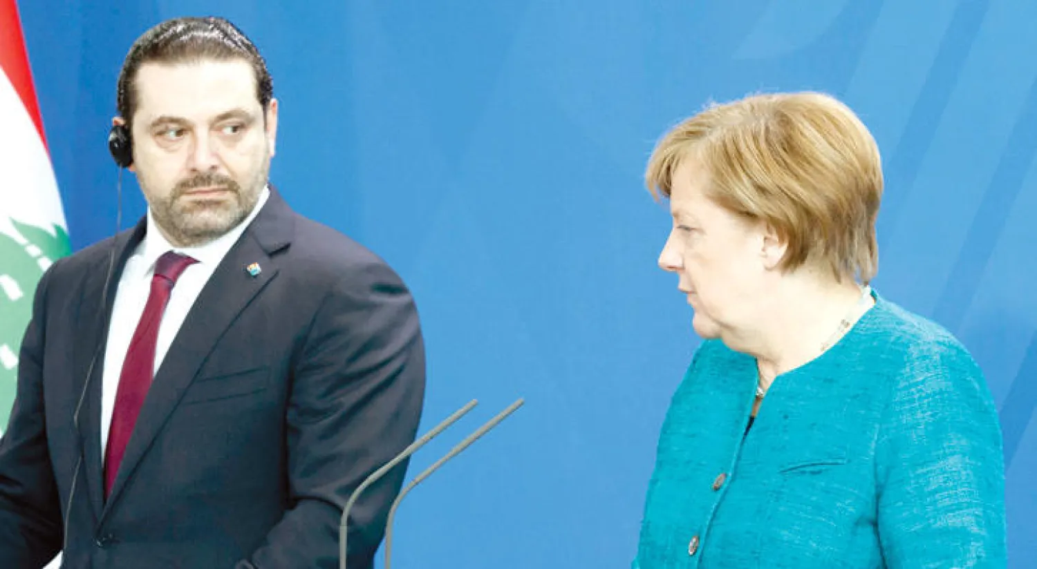 المستشارة الألمانية ورئيس الوزراء اللبناني خلال مؤتمر صحافي في برلين أمس (إ.ب.أ)