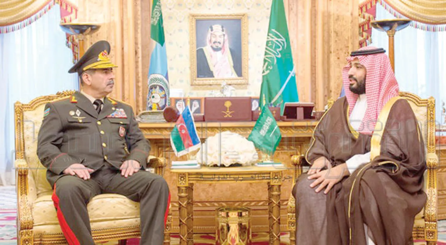 الأمير محمد بن سلمان خلال لقائه في الرياض وزير الدفاع الأذربيجاني الفريق أول ذاكر حسنوف (تصوير: بندر الجلعود)