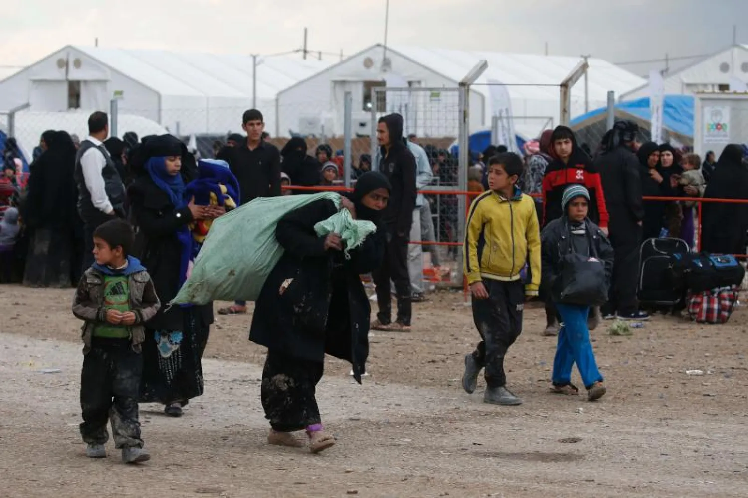 الأمم المتحدة تقدر أعداد النازحين من الموصل بنحو 302400 شخص (رويترز)(أ.ف.ب)