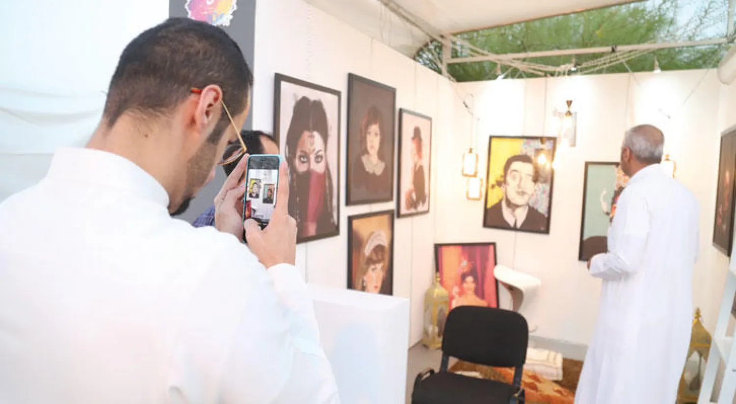 أعمال أحد الفنانين السعوديين المشاركين