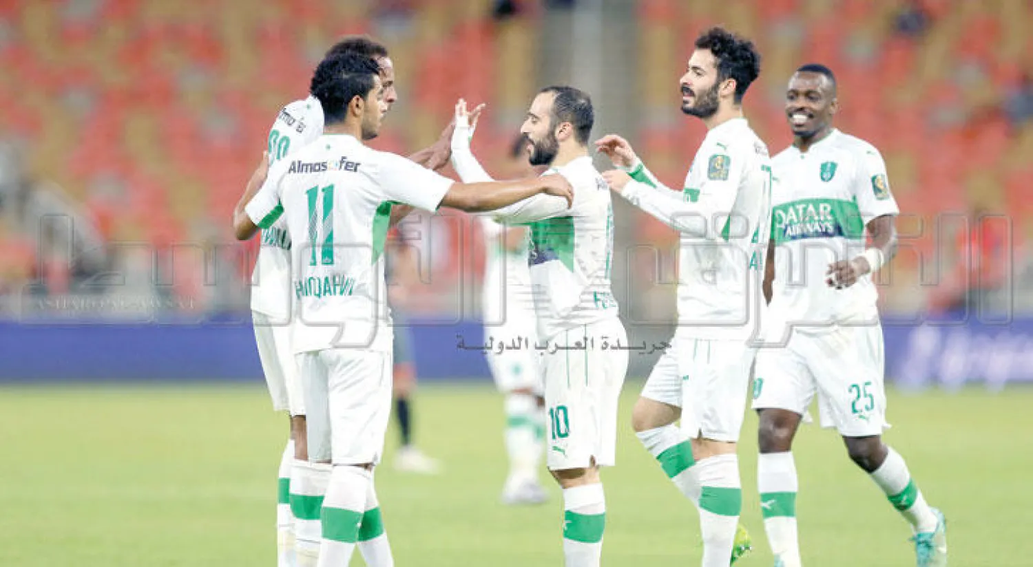 لاعبو الأهلي يحتفلون بأحد أهدافهم في مباراة وج الأخيرة (تصوير: محمد المانع)