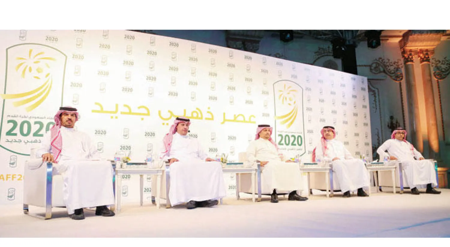 عادل عزت وأعضاء الإدارة الجديدة لاتحاد الكرة السعودي اصطدموا بقضايا حساسة في بداية تكليفهم («الشرق الأوسط»)