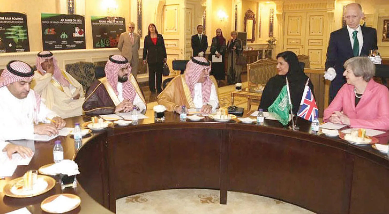 الأميرة ريما بنت بندر وتيريزا ماي خلال الاجتماع (واس)