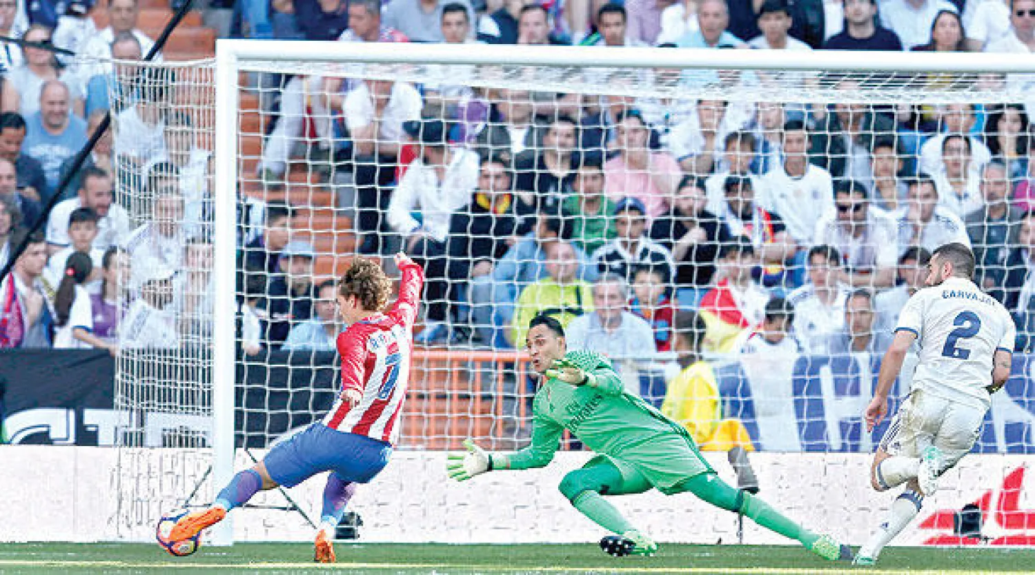 غريزمان نجم أتلتيكو يسجل في مرمى ريال مدريد (أ.ب)