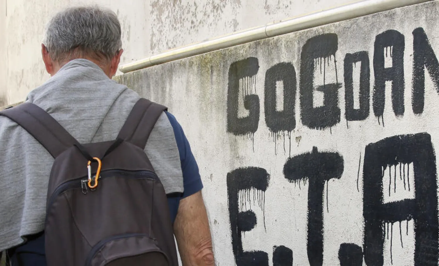 غرافيتي في منطقة الباسك لمنظمة إيتا (أ.ب)