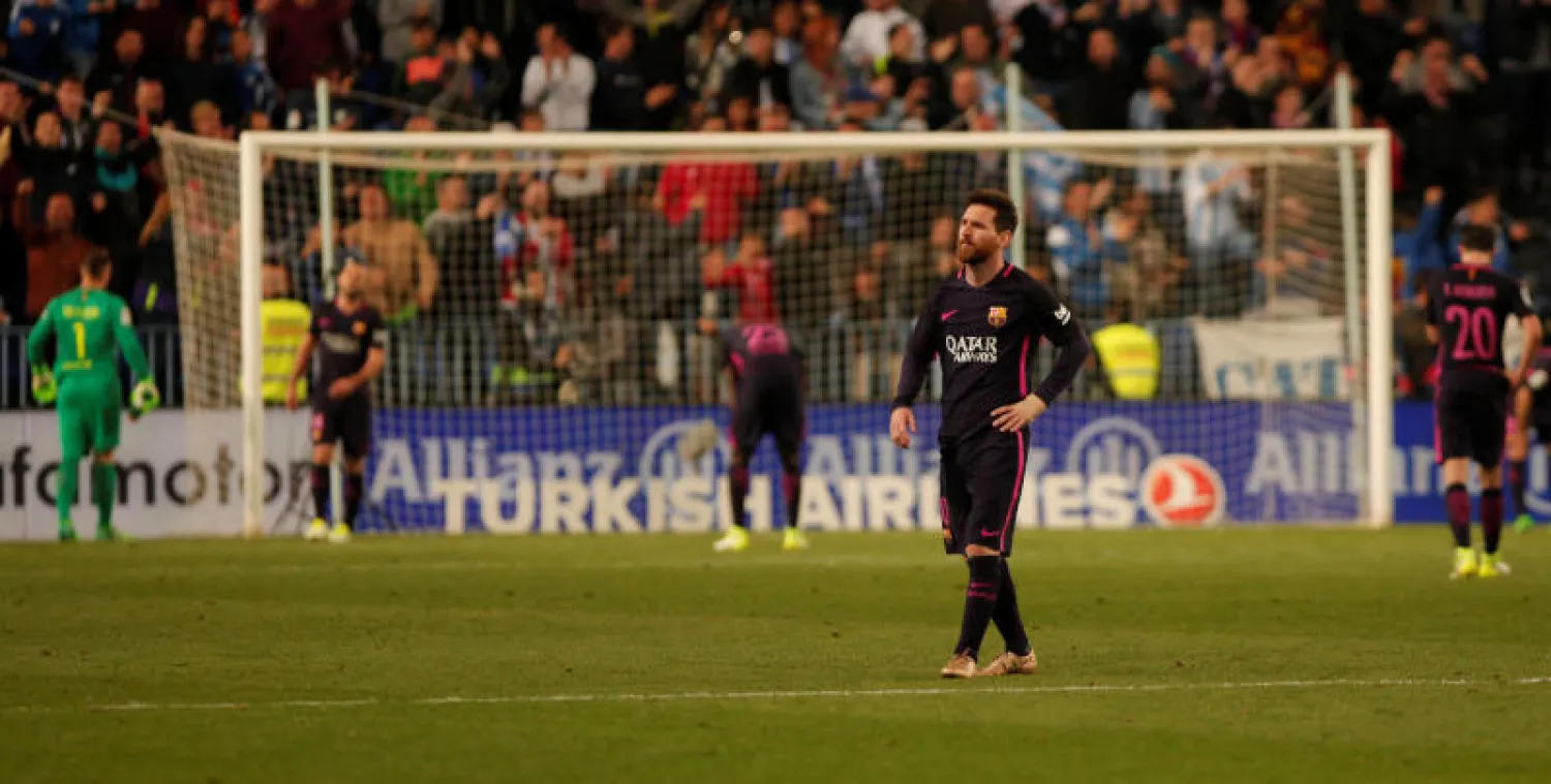 ليونيل ميسي قائد برشلونة بعد الخسارة أمام ملقة في الدوري الإسباني (رويترز)