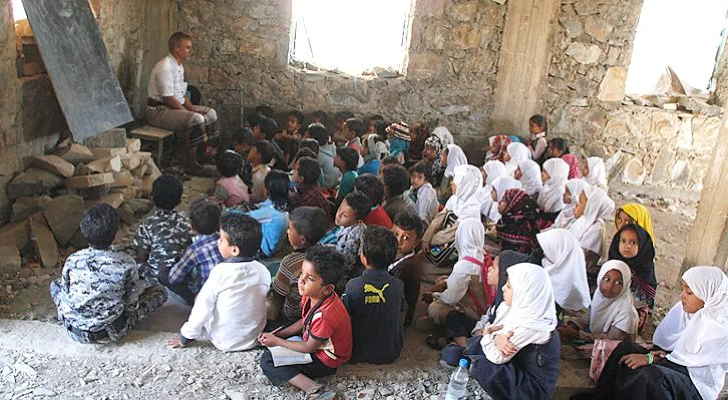 بدء العمل بإعادة إعمار في المحافظات المحررة (رويترز)