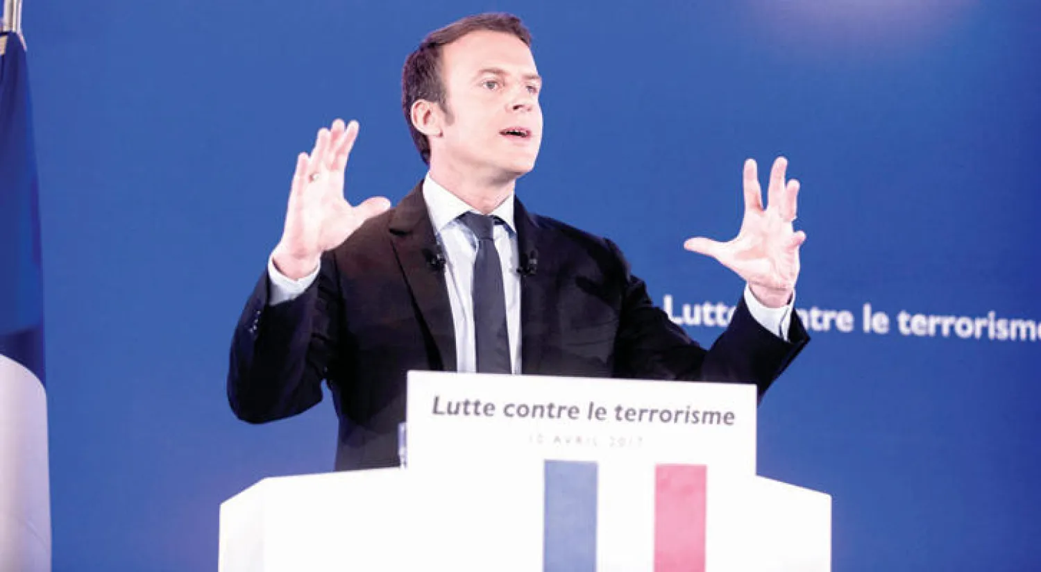 الوسطي ماكرون بدأ يخسر بعض الأصوات لصالح اليساري ميلينشون (بلومبيرغ)