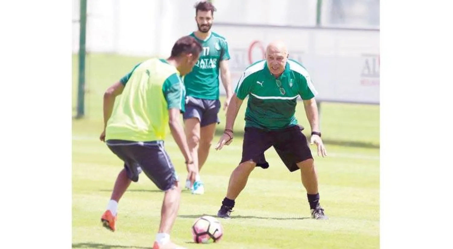 غروس يشارك لاعبي الأهلي في التدريبات (المركز الإعلامي بالنادي الأهلي)