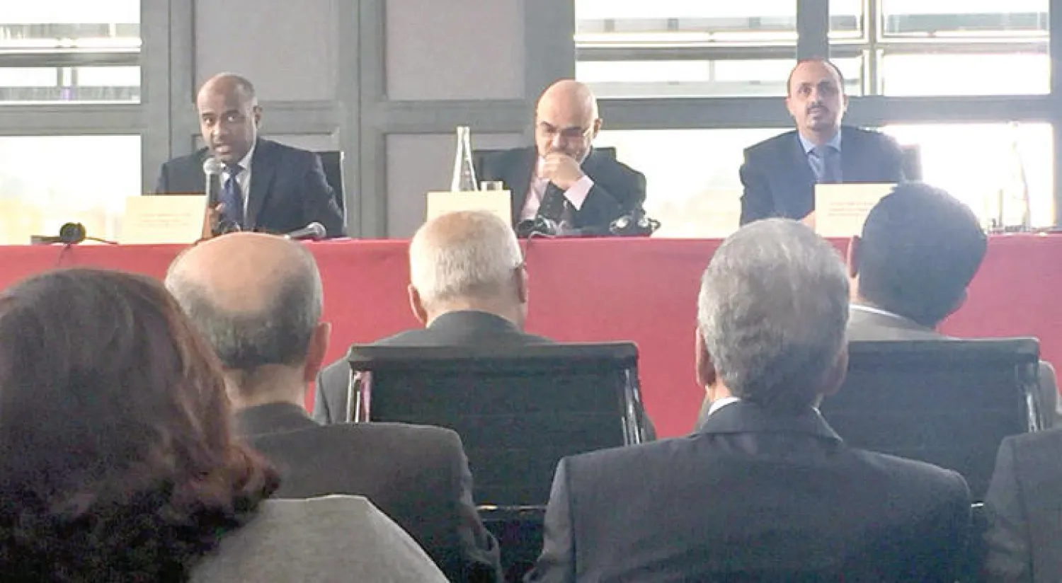 جانب من الندوة التي نظمها مركز العالم العربي في باريس أمس (حساب السفارة السعودية بفرنسا على «تويتر»)