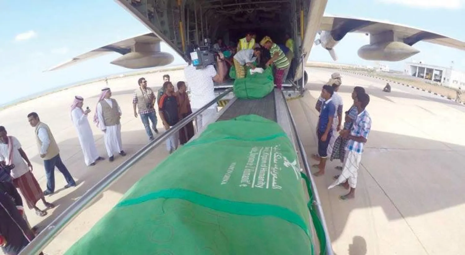 جانب من مساعدات مركز الملك سلمان الإغاثية لليمن (واس)