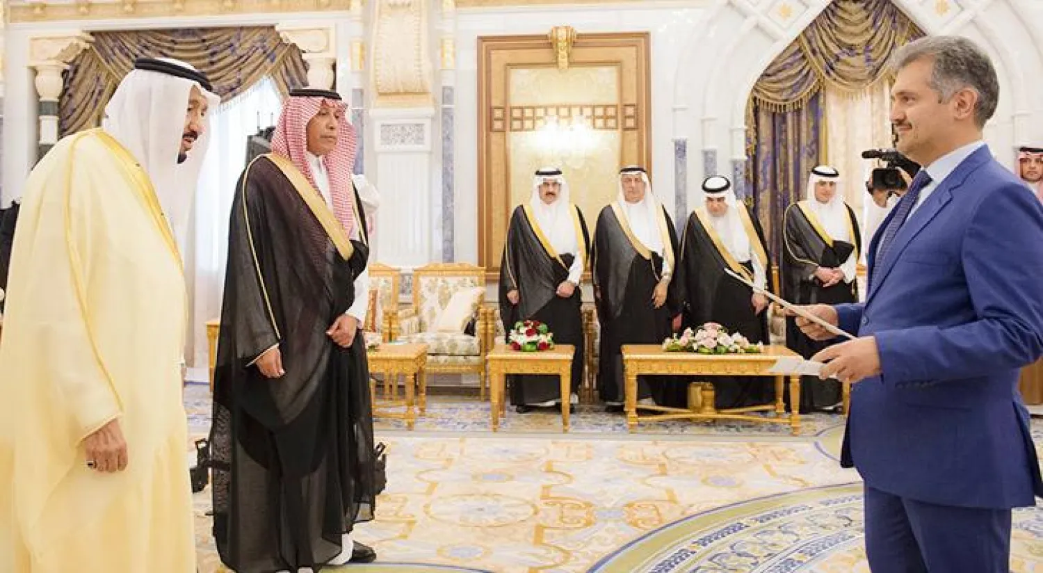 خادم الحرمين يستقبل السفراء الجدد (واس)