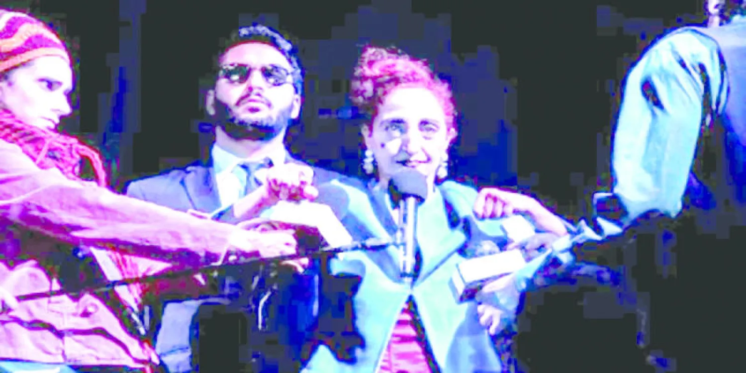 مشهد من مسرحية العنف