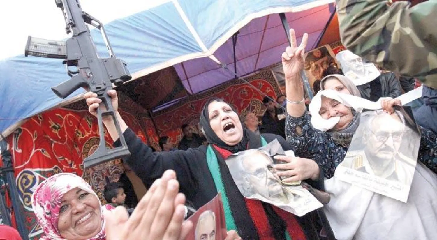 مؤيدون لحفتر في إحدى المظاهرات التي نظمت في بنغازي قبل أيام (أ.ف.ب)