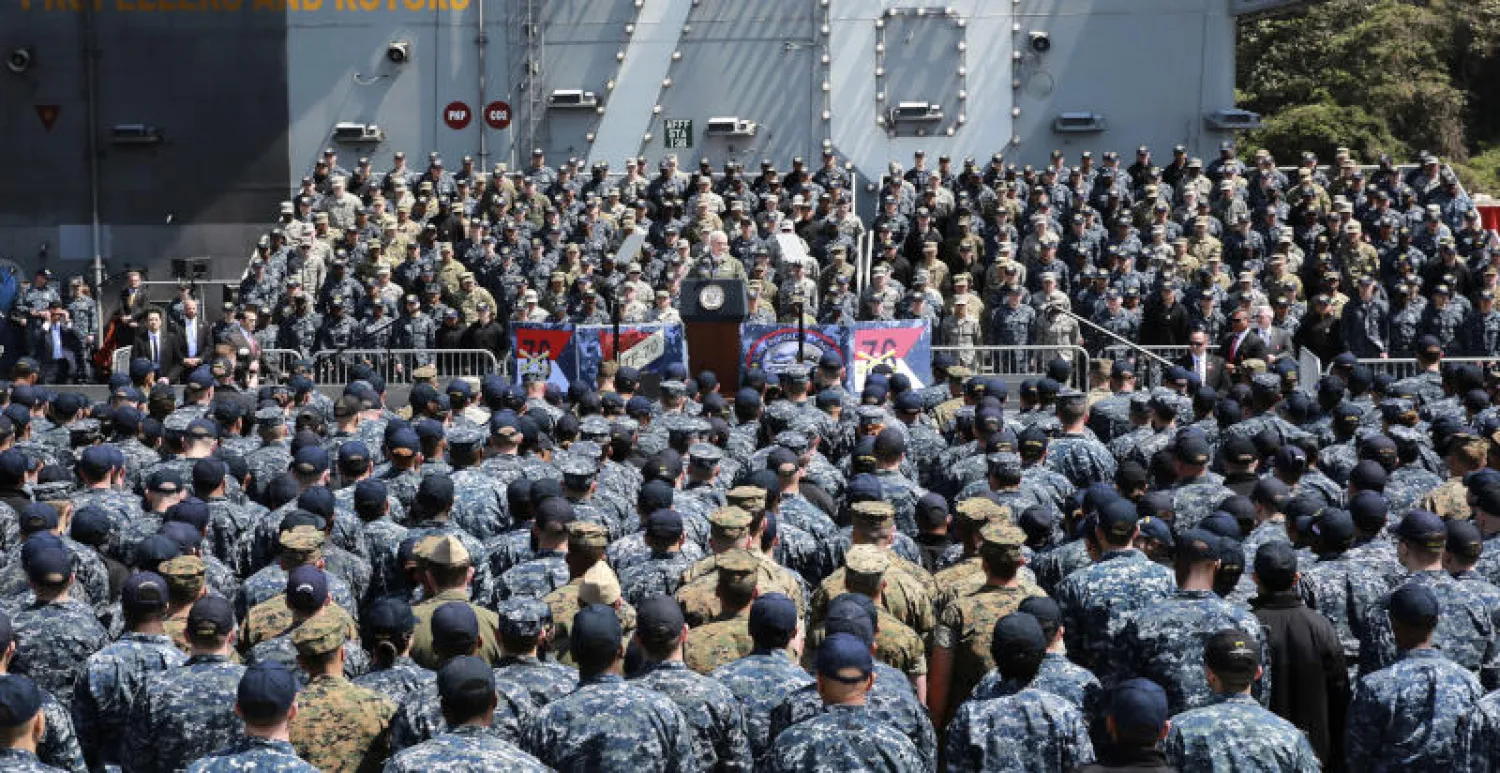 خطاب لمايك بنس نائب الرئيس الأميركي من على متن حاملة الطائرات "يو اس اس رونالد ريغن" (أ.ف.ب)