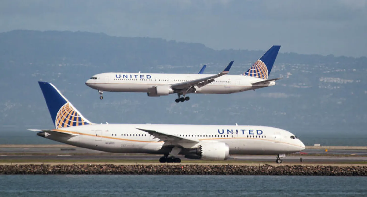 «يونايتد إير لاينز» توقف ترقية مديرها