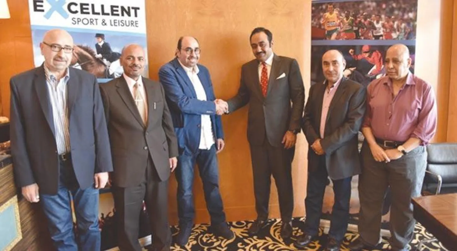 أسامة ومروان وغدي الرحباني أثناء عقد اتفاقية التعاون الفني مع شركة في السعودية («الشرق الأوسط»)