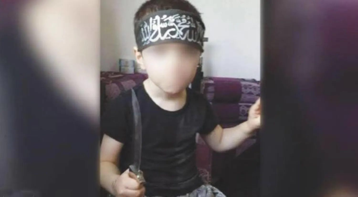 لقطة للابن الأصغر لخالد شروف من شريط فيديو داعشي («الشرق الأوسط»)