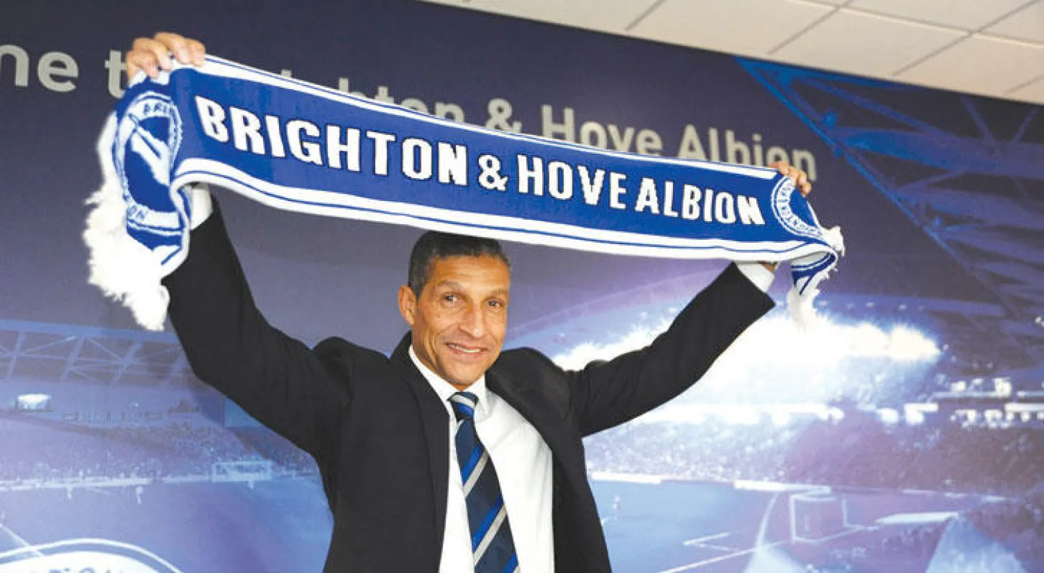 هوتون نجح في قيادة برايتون لدوري الأضواء الممتاز الموسم المقبل