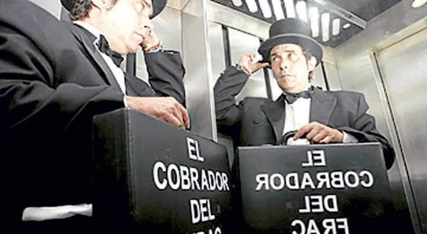 التاكسيدو... رداء محصل الديون في إسبانيا