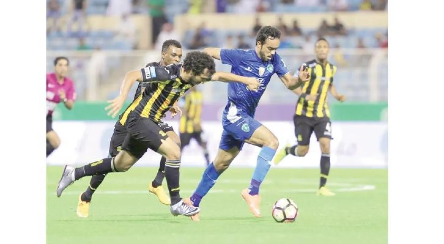 من مباراة الفتح والاتحاد أول من أمس («الشرق الأوسط»)