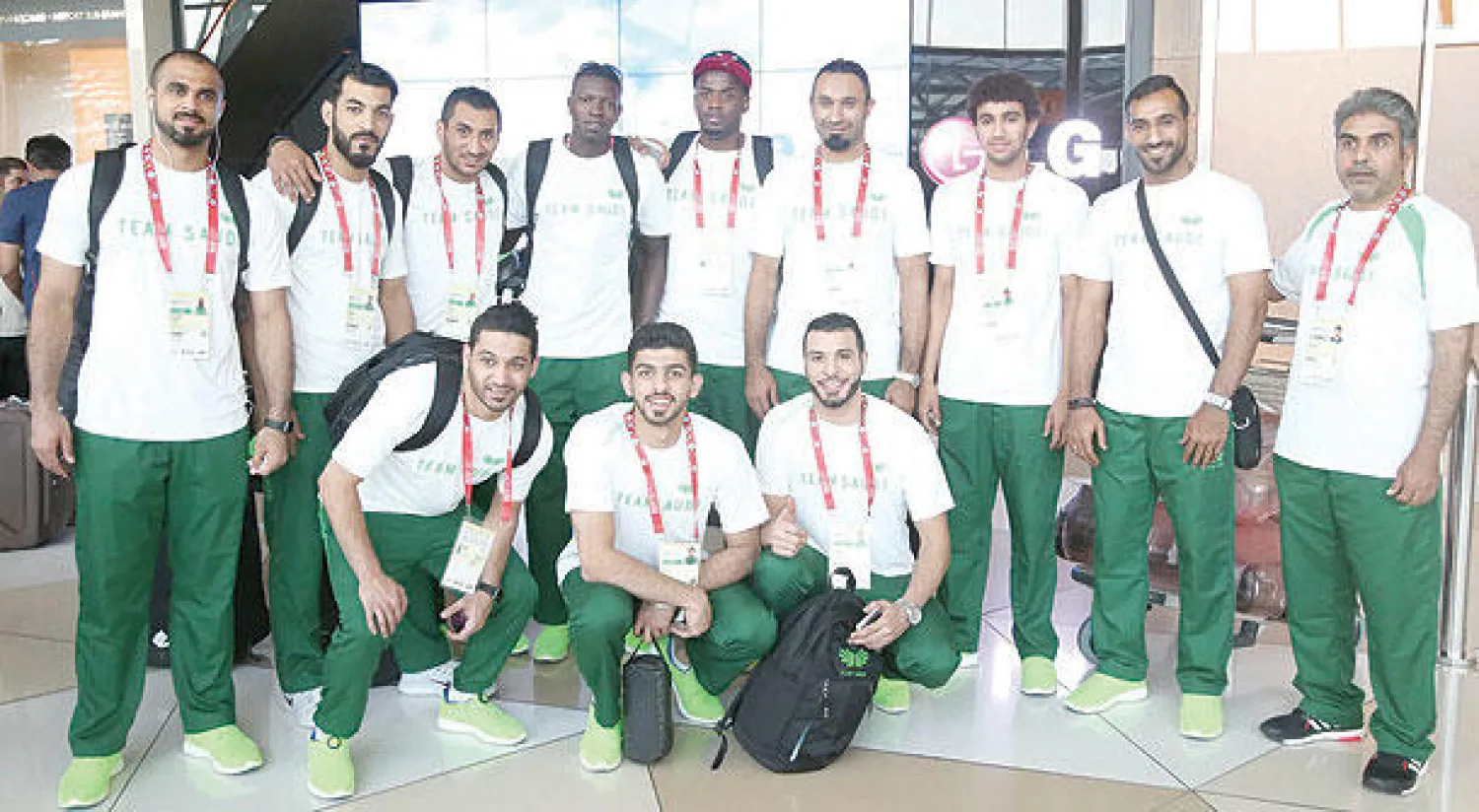 لاعبو المنتخب السعودي لكرة اليد لدى وصولهم إلى أذربيجان  استعدادا لبطولة التضامن الإسلامي (تصوير: سعد العنزي)
