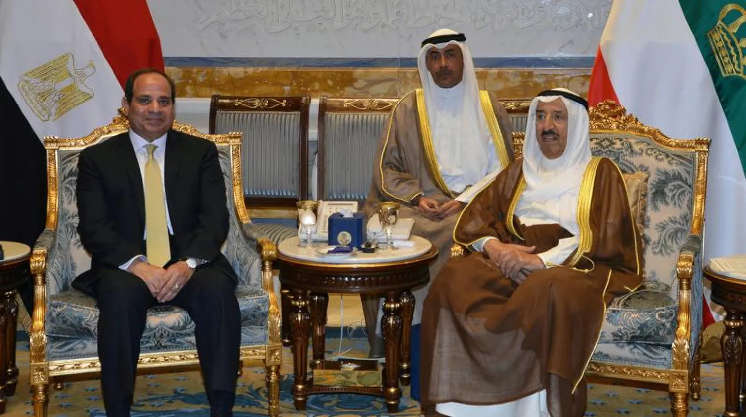 أمير الكويت الشيخ صباح الأحمد الصباح يستقبل الرئيس المصري عبد الفتاح السيسي (أ.ف.ب)