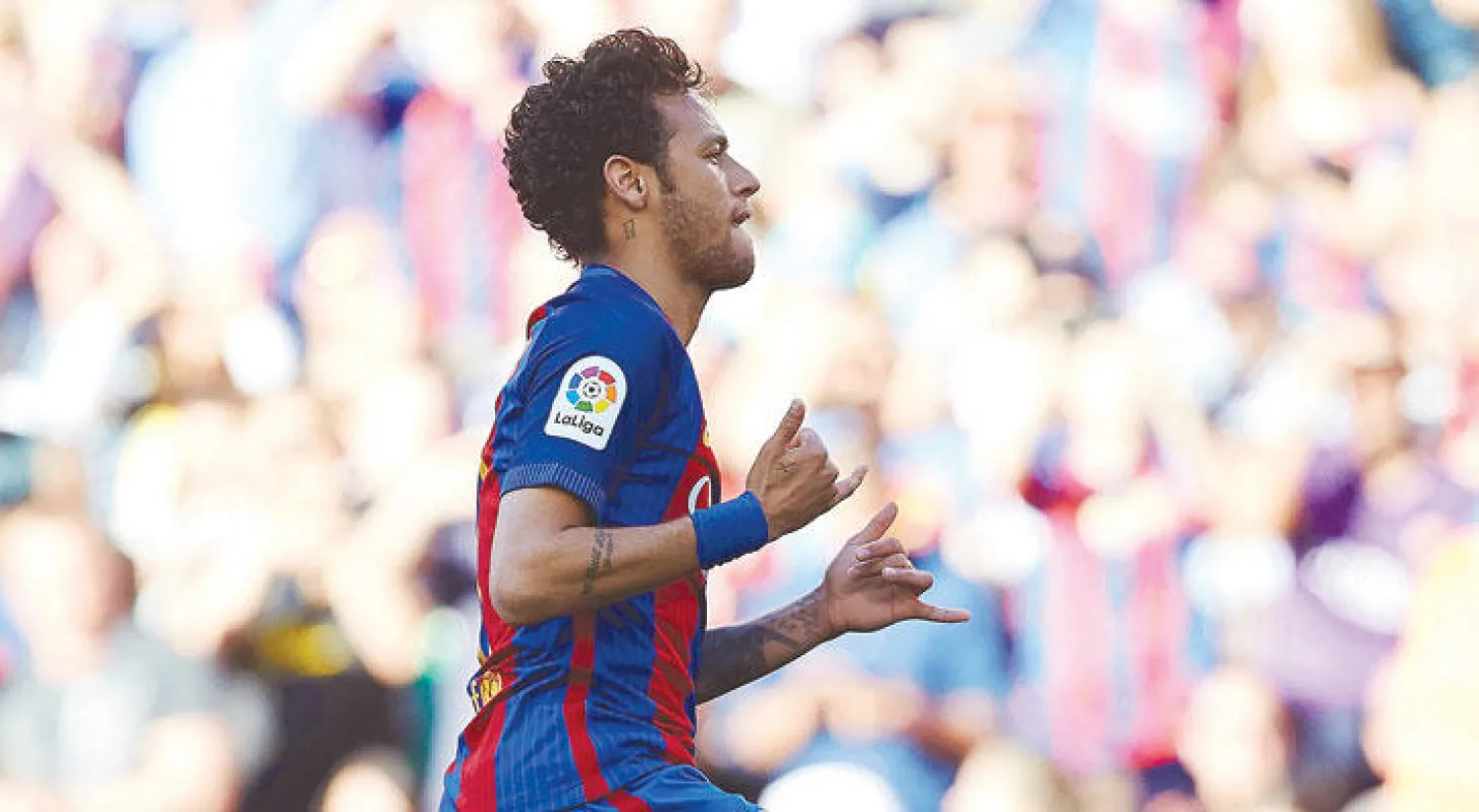 نيمار يحتفل بهدفه في مرمى فياريـال (إ.ب.أ)