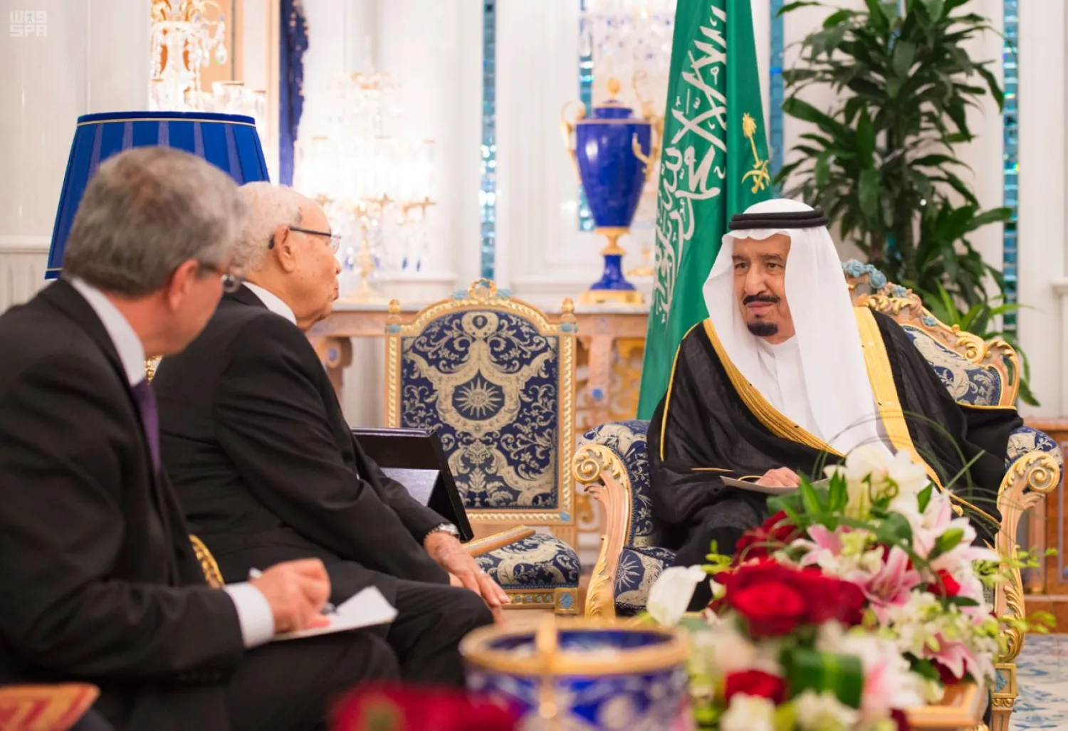 خادم_الحرمين الشريفين يتسلم رسالة من الرئيس التونسي  (واس)