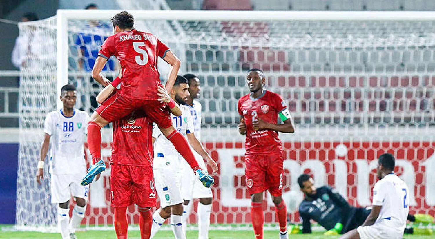 جانب من فرحة لخويا القطري بفوزه على الفتح السعودي (تصوير: بدر الحمد)