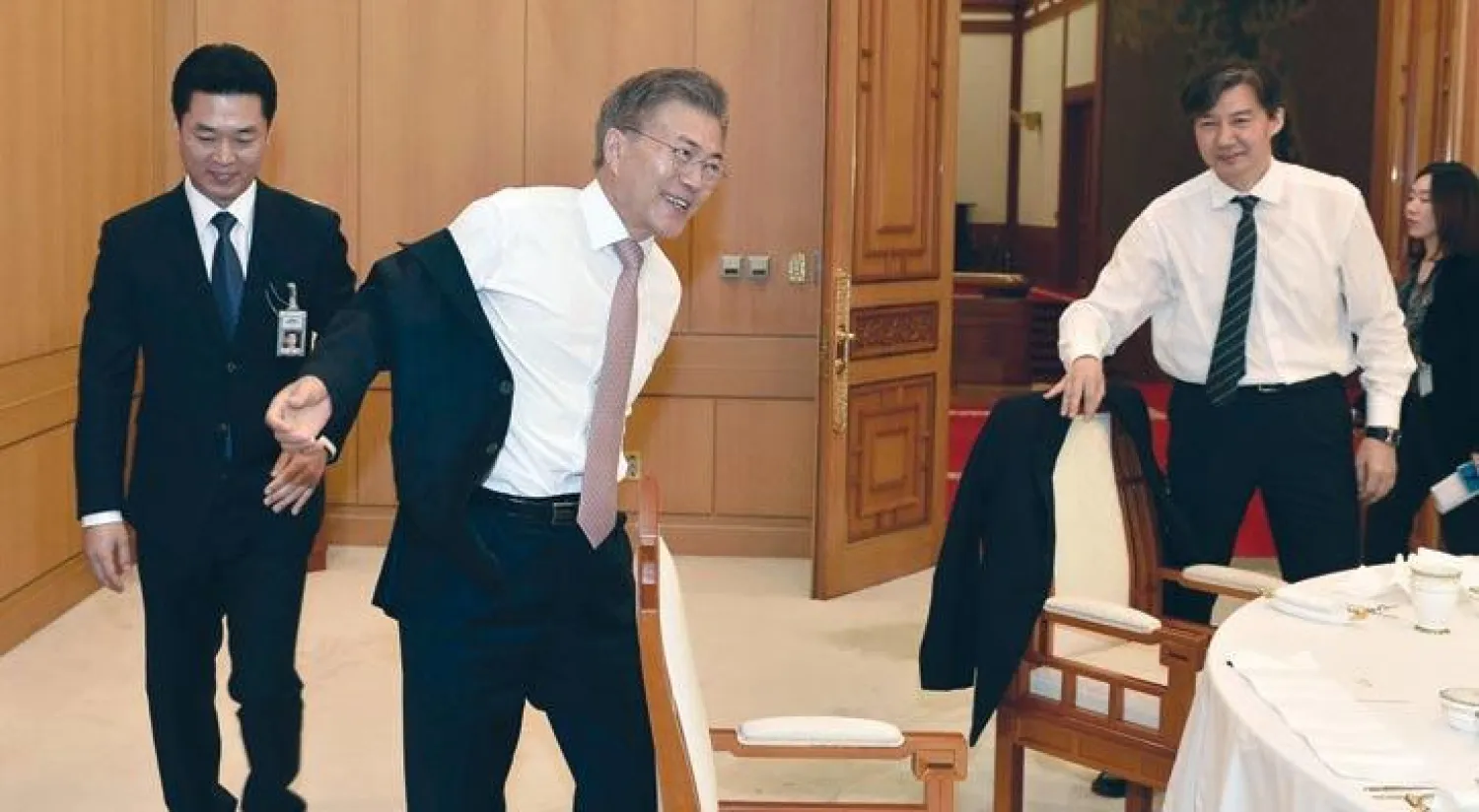 الرئيس الكوري الجنوبي في «البيت الأزرق» بسيول أمس (أ.ب)