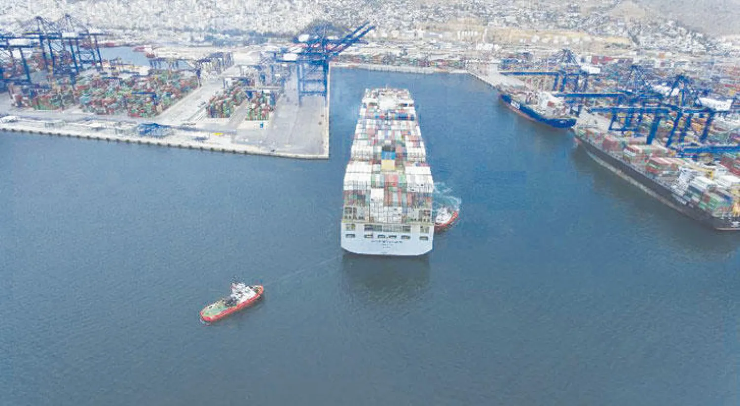 ميناء بيريوس أكبر موانئ اليونان غرب أثينا الذي تستثمر فيه الصين («الشرق الأوسط»)