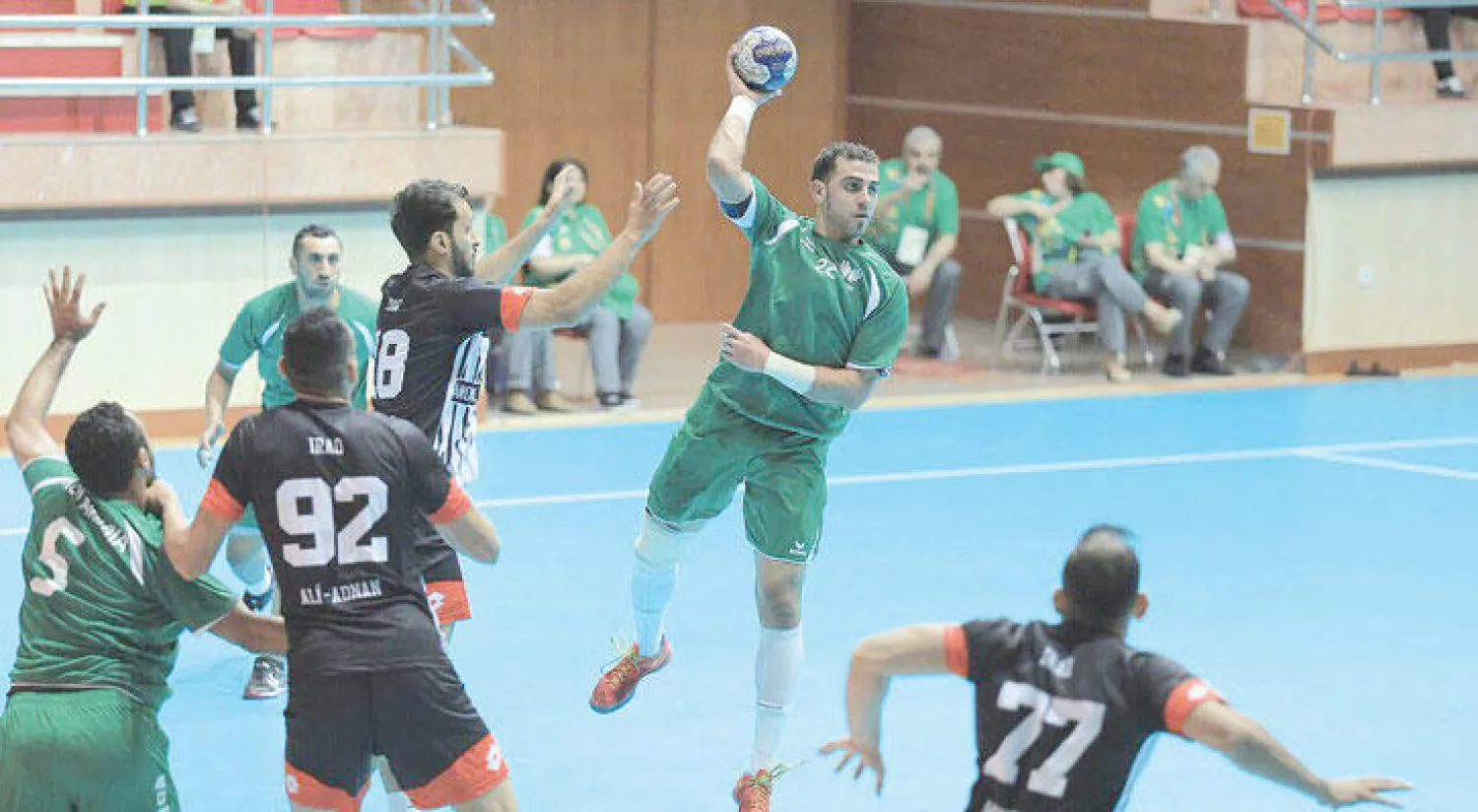 من مباراة السعودية والعراق في كرة اليد أمس («الشرق الأوسط»)