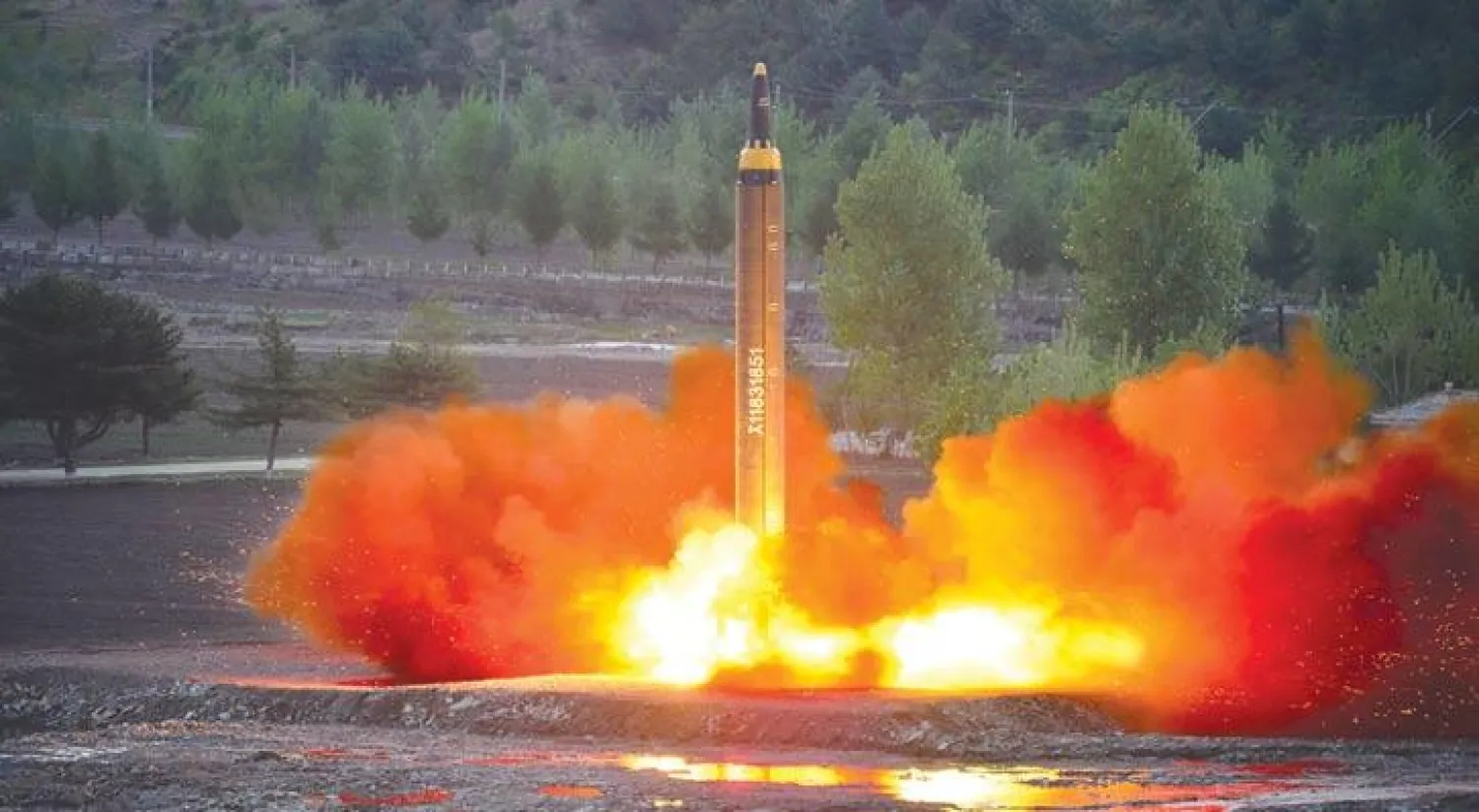 صورة وزعتها وكالة كوريا الشمالية أمس تبين الاختبار الصاروخي الذي أجرى قبل يوم (أ.ف.ب)